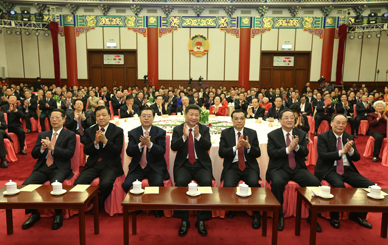 12月31日，全國政協(xié)在北京舉行新年茶話會。黨和國家領導人習近平、李克強、張德江、俞正聲、劉云山、王岐山、張高麗出席茶話會并觀看演出。