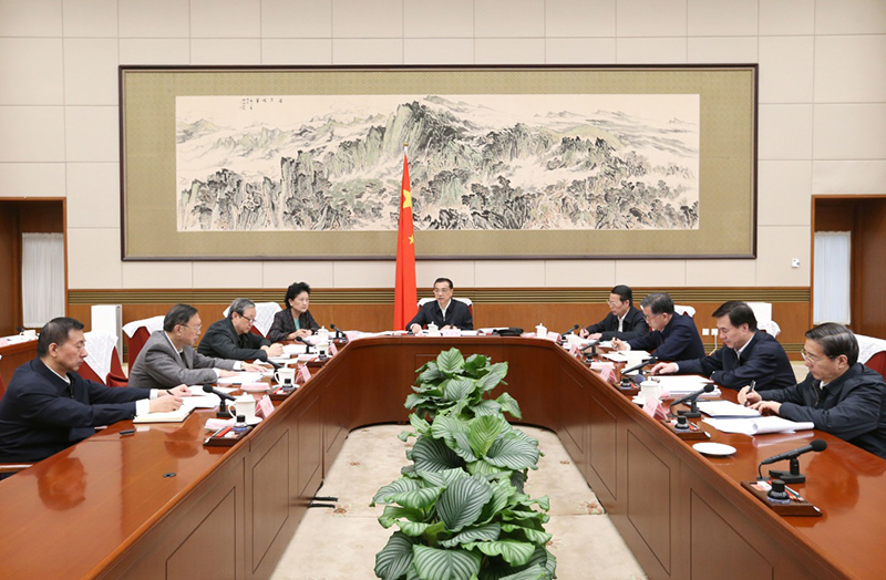 12月31日，中共中央政治局常委、國務(wù)院總理李克強主持召開會議，再次聽取“十三五”《規(guī)劃綱要》編制工作情況匯報并作重要講話。