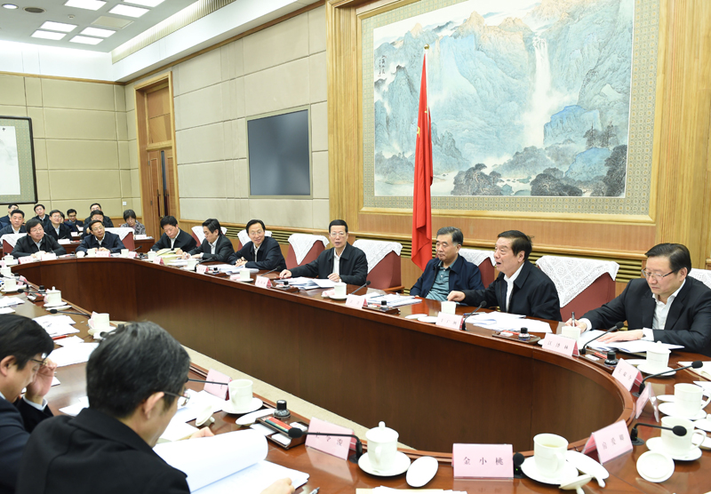 1月28日，中共中央政治局常委、國務(wù)院副總理、國務(wù)院食品安全委員會(huì)主任張高麗在北京主持召開國務(wù)院食品安全委員會(huì)第三次全體會(huì)議并講話。新華社記者 王曄 攝