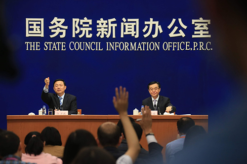 2月23日，國(guó)務(wù)院新聞辦公室在北京舉行發(fā)布會(huì)，邀請(qǐng)商務(wù)部部長(zhǎng)高虎城介紹2015年商務(wù)發(fā)展情況，并答記者問(wèn)。