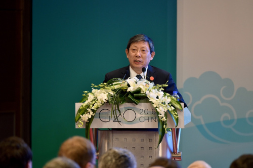 2月26日,上海市委副書記、上海市市長楊雄出席研討會并作主旨發(fā)言。新華社記者 李鑫 攝 2月26日,上海市委副書記、上海市市長楊雄出席研討會并作主旨發(fā)言。新華社記者 李鑫 攝