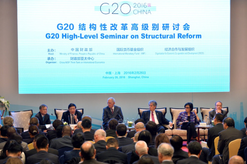2月26日,參會嘉賓就結(jié)構(gòu)性改革相關(guān)話題進行討論。新華社記者 李鑫 攝 2月26日,參會嘉賓就結(jié)構(gòu)性改革相關(guān)話題進行討論。新華社記者 李鑫 攝