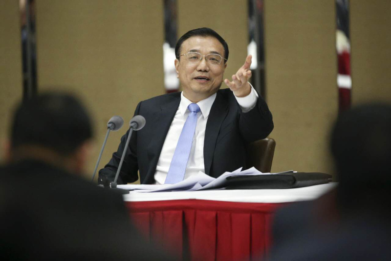 李克強3月4日看望出席全國政協(xié)十二屆四次會議的經(jīng)濟、農(nóng)業(yè)界委員并參加討論。總理說，今年赤字率會有“比較大幅度的提高”。新增赤字將主要用來為企業(yè)減稅，同時部分用來保障民生。積極的財政政策會更加有力，穩(wěn)健的貨幣政策要松緊適度。