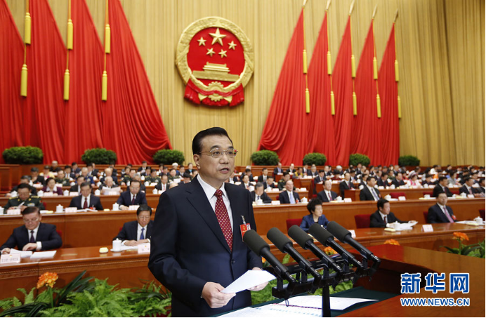 3月5日，第十二屆全國(guó)人民代表大會(huì)第四次會(huì)議在北京人民大會(huì)堂開幕。國(guó)務(wù)院總理李克強(qiáng)作政府工作報(bào)告。