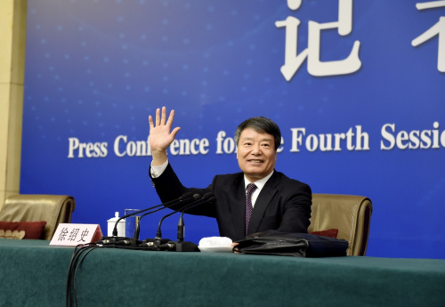 3月6日，十二屆全國人大四次會議新聞中心舉行記者會，邀請國家發(fā)展和改革委員會主任徐紹史就“經(jīng)濟(jì)社會發(fā)展情況和‘十三五’規(guī)劃《綱要》”的相關(guān)問題回答中外記者的提問。新華社記者 陳益宸 攝