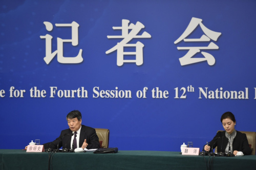 3月6日，十二屆全國人大四次會議新聞中心舉行記者會，邀請國家發(fā)展和改革委員會主任徐紹史就“經(jīng)濟(jì)社會發(fā)展情況和‘十三五’規(guī)劃《綱要》”的相關(guān)問題回答中外記者的提問。新華社記者 陳益宸 攝