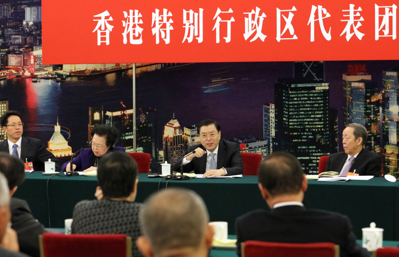 3月6日，中共中央政治局常委、全國人大常委會委員長張德江參加十二屆全國人大四次會議香港代表團(tuán)的審議。新華社記者 劉衛(wèi)兵 攝