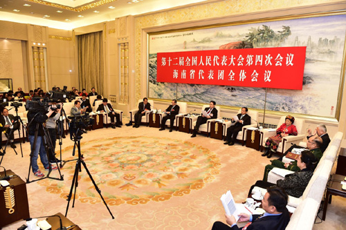 3月7日，十二屆全國人大四次會議海南代表團全體會議向媒體開放。