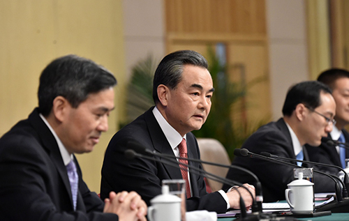 3月8日，十二屆全國人大四次會(huì)議新聞中心舉行記者會(huì)，邀請外交部部長王毅就“中國的外交政策和對外關(guān)系”的相關(guān)問題回答中外記者的提問。