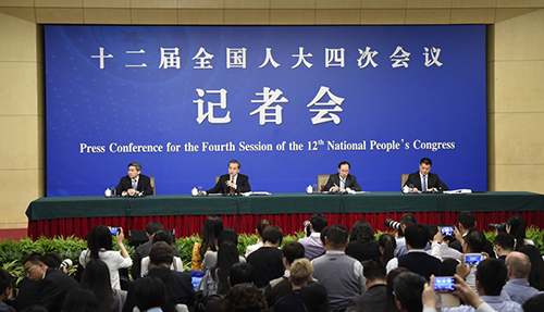 3月8日，十二屆全國人大四次會(huì)議新聞中心舉行記者會(huì)，邀請外交部部長王毅就“中國的外交政策和對外關(guān)系”的相關(guān)問題回答中外記者的提問。