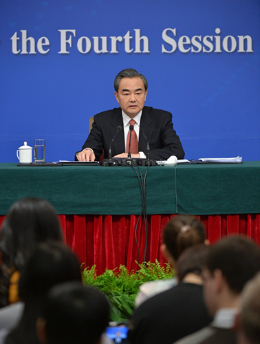 3月8日，十二屆全國人大四次會(huì)議新聞中心舉行記者會(huì)，邀請外交部部長王毅就“中國的外交政策和對外關(guān)系”的相關(guān)問題回答中外記者的提問。