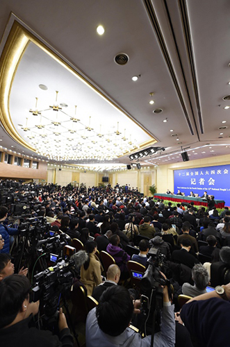 3月8日，十二屆全國人大四次會(huì)議新聞中心舉行記者會(huì)，邀請外交部部長王毅就“中國的外交政策和對外關(guān)系”的相關(guān)問題回答中外記者的提問。