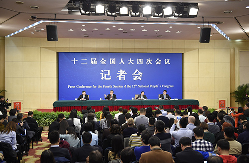 3月8日，十二屆全國人大四次會(huì)議新聞中心舉行記者會(huì)，邀請外交部部長王毅就“中國的外交政策和對外關(guān)系”的相關(guān)問題回答中外記者的提問。