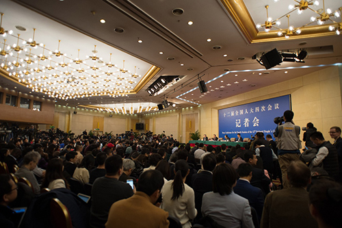 3月8日，十二屆全國人大四次會(huì)議新聞中心舉行記者會(huì)，邀請外交部部長王毅就“中國的外交政策和對外關(guān)系”的相關(guān)問題回答中外記者的提問。