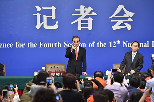 3月8日，十二屆全國人大四次會(huì)議新聞中心舉行記者會(huì)，邀請外交部部長王毅就“中國的外交政策和對外關(guān)系”的相關(guān)問題回答中外記者的提問。