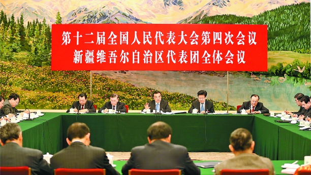 3月10日，十二屆全國人大四次會議新疆代表團(tuán)審議會場。