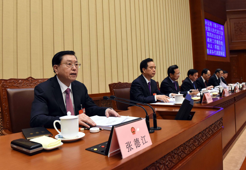 十二屆全國人大四次會議主席團(tuán)舉行第二次會議3月13日，十二屆全國人大四次會議主席團(tuán)在北京人民大會堂舉行第二次會議。主席團(tuán)常務(wù)主席張德江主持會議。