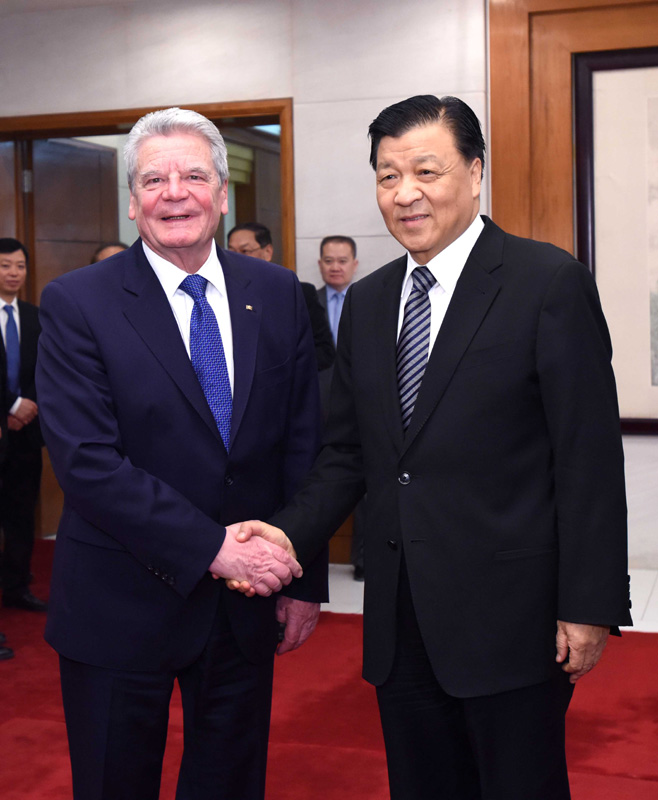   3月21日，中共中央政治局常委、中央黨校校長(zhǎng)劉云山在中央黨校會(huì)見(jiàn)德國(guó)總統(tǒng)高克。