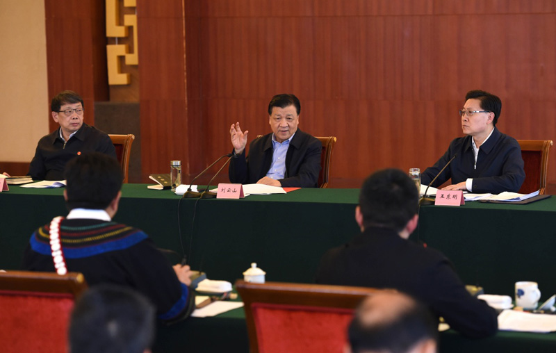 3月30日至4月2日，中共中央政治局常委、中央書記處書記劉云山在四川、云南調研。這是3月31日，劉云山在四川西昌召開脫貧攻堅工作座談會。