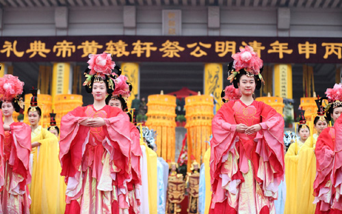 這是公祭典禮現(xiàn)場（4月4日攝）。