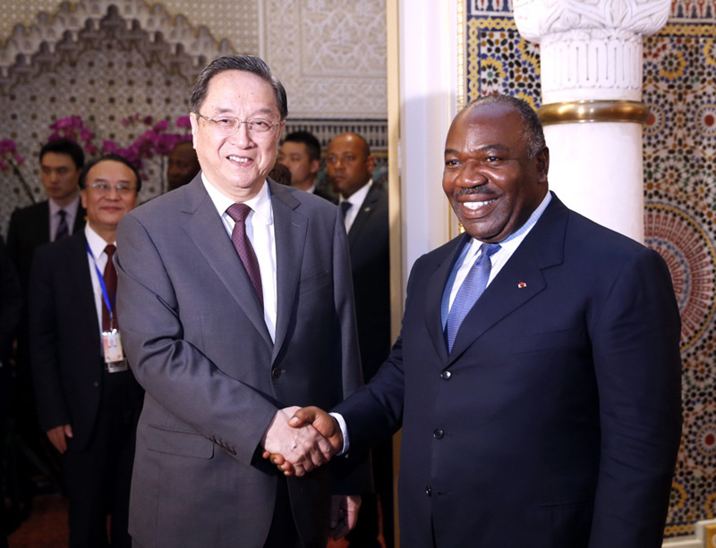 4月11日，正在加蓬進(jìn)行正式友好訪問(wèn)的全國(guó)政協(xié)主席俞正聲在利伯維爾會(huì)見(jiàn)加蓬總統(tǒng)邦戈。