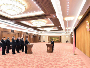 300全國(guó)人大常委會(huì)舉行憲法宣.jpg
