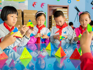 300玩轉(zhuǎn)魔方-快樂課堂2.jpg