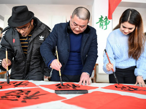 300留學(xué)生1.jpg