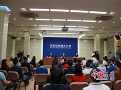 國務(wù)院政策例行吹風會2.jpg