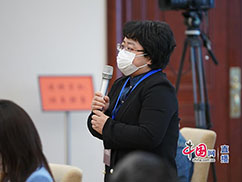 長江日?qǐng)?bào)記者提問.jpg