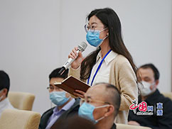 香港中評(píng)社記者提問(wèn).jpg