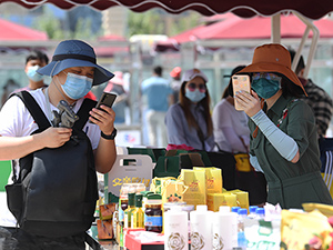 和田助力線上線下消費(fèi)扶貧1標(biāo)題圖.jpg