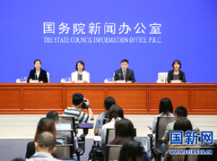 國務(wù)院政策例行吹風(fēng)會現(xiàn)場_la.jpg