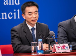 中國(guó)疾控中心流行病學(xué)首席專家吳尊友回答記者提問(wèn).jpg