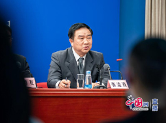 中國(guó)疾控中心消毒學(xué)首席專家、環(huán)境所消毒與感染控制中心主任張流波回答記者提問(wèn).jpg