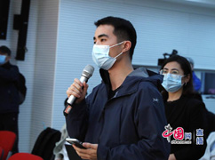 00封面記者提問(wèn).jpg