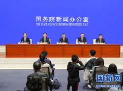國務(wù)院政策例行吹風(fēng)會(huì)主席臺(tái)0.jpg