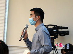 封面新聞?dòng)浾咛釂?wèn).jpg