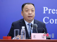 7國家衛(wèi)健委新聞發(fā)言人、宣傳司副司長米鋒主持發(fā)布會.jpg