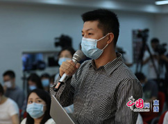 00南方都市報記者提問.jpg