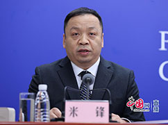 7.國家衛(wèi)生健康委新聞發(fā)言人、宣傳司副司長米鋒主持發(fā)布會.jpg
