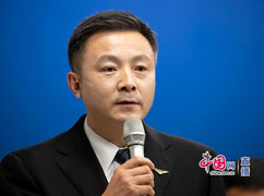 15民航局飛行標(biāo)準(zhǔn)司司長(zhǎng)韓光祖回答記者提問(wèn).jpg
