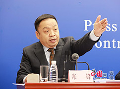 9.國(guó)家衛(wèi)生健康委新聞發(fā)言人、宣傳司副司長(zhǎng)發(fā)布人米鋒邀請(qǐng)記者提問.jpg