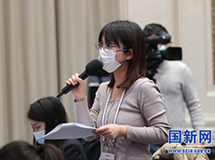 12封面新聞?dòng)浾咛釂?wèn)_large.jpg