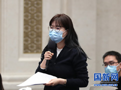 海報(bào)新聞?dòng)浾咛釂?wèn)_large.jpg