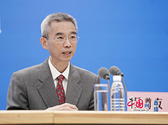 14中國(guó)疾控中心流行病學(xué)首席專(zhuān)家吳尊友回答記者提問(wèn).jpg