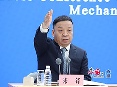 4國家衛(wèi)生健康委新聞發(fā)言人、宣傳司副司長米鋒邀請記者提問.jpg