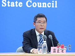 5國(guó)家衛(wèi)生健康委疾控局副局長(zhǎng)、一級(jí)巡視員雷正龍回答記者提問(wèn).jpg