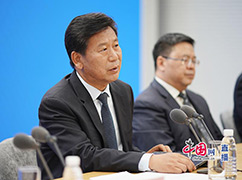 16教育部體育衛(wèi)生與藝術教育司司長王登峰回答記者提問.jpg
