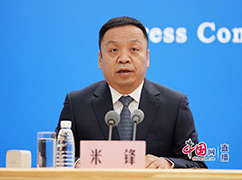 6國家衛(wèi)生健康委新聞發(fā)言人、宣傳司副司長米鋒主持新聞發(fā)布會.jpg